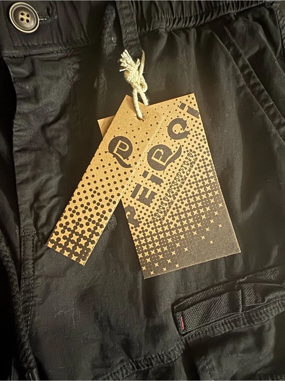 ZMYU-MEN Black Cargo Shorts with multiple pockets, Men’s Size 32. New with tags.